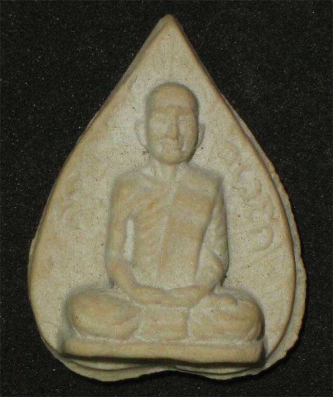 รูปเหมือนนั่งใบโพธิ์เจ้าคุณนรฯ  อยากทราบว่าปีอะไรครับ