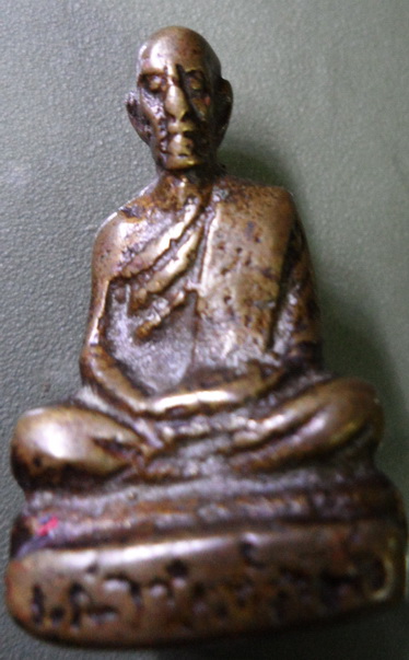 หลวงพ่อทบ ฐานสูงครับ