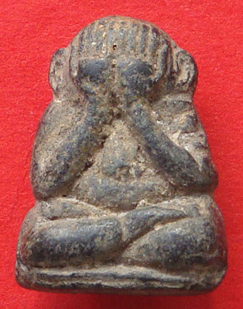 พระปิดตาเนื้อผงเก่า ไม่ทราบที่ครับ