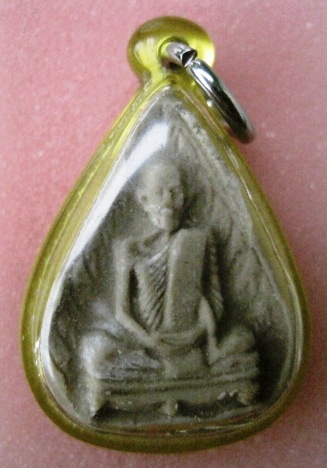 ปู่โต๊ะ ใบโพธิ์เล็กเนื้อเกสร หลังยันต์นะปี23