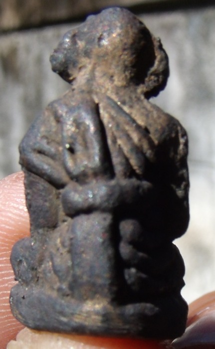 ใช่หลวงพ่อสุขหรือเปล่าครับ