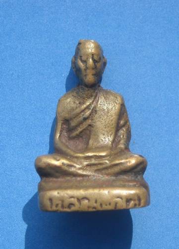 มาแรง...เก๊หลวงพ่อทบพิมพ์ฐานสูง และพิมพ์หน้าฝรั่งฐานเตี้ย