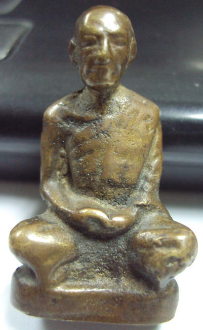 ขอรบกานท่าน อาจารย์ ผู้รู้ทุกๆท่านครับ รูปหล่อเก่าไม่ทราบประวัติครับ