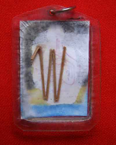 รูปถ่ายหลวงพ่อ อะใรครับ รบกวนผู้รู้ด้วยครับ