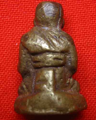 รูปหล่อหลวงพ่ออะใร แท้ใหมครับ ถ้าแท้ราคาเท่าใหร่ครับ