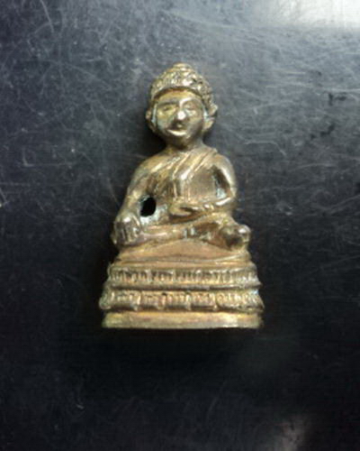 ใครรู้ช่วยด้วย พระชัยวัฒน์นวะกะหลั่ยทอง แต่ง