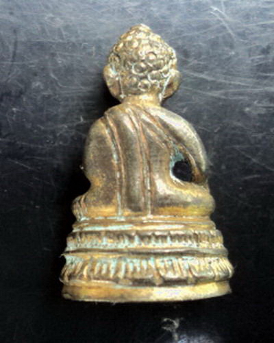 ใครรู้ช่วยด้วย พระชัยวัฒน์นวะกะหลั่ยทอง แต่ง