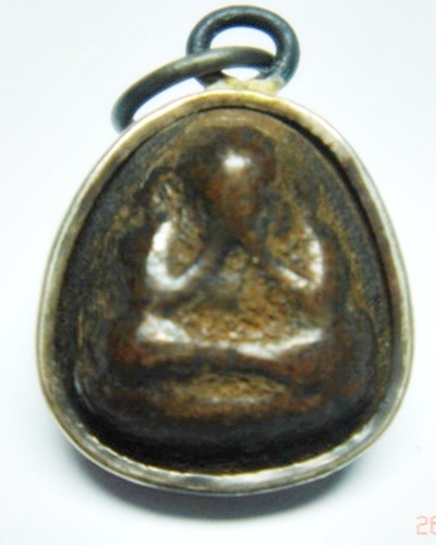 รบกวนทุกท่านช่วยดูหลวงพ่อแก้ววัดเครือวัลย์ครับ