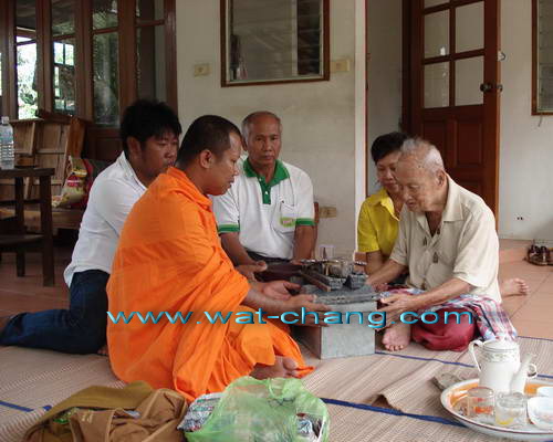พระกริ่งรุ่นสุดท้าย อาจารย์นิรันดร์ แดงวิจิตร (อ.หนู) ที่ระลึกครบ ๙๙ ปี วัดช้าง บ้านนา นครนายก