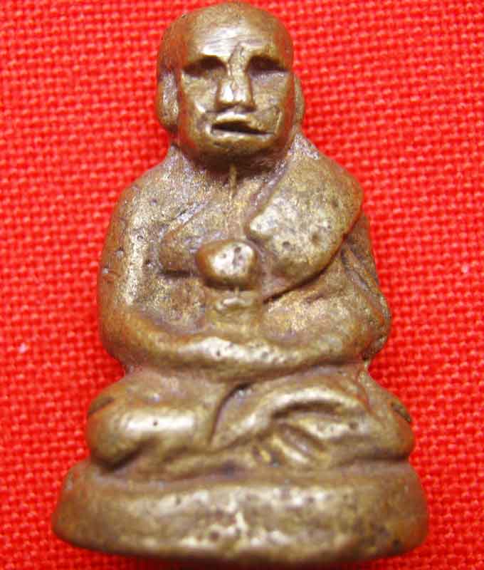 รูปหล่อหลวงพ่ออะใรครับ แท้ใหมครับ ถ้าแท้ราคาเท่าใหร่ครับ