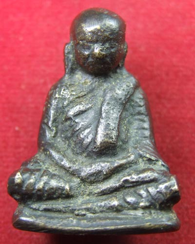 รูปหล่อเกจิเก่า รบกวนครับ