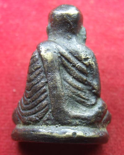 รูปหล่อเกจิเก่า รบกวนครับ