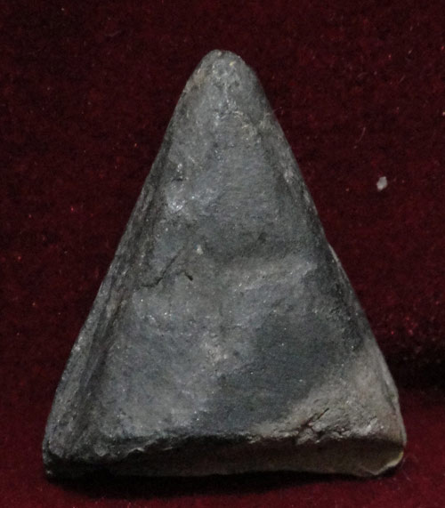 พระเนื้อดินพิมพ์สามเหลี่ยม