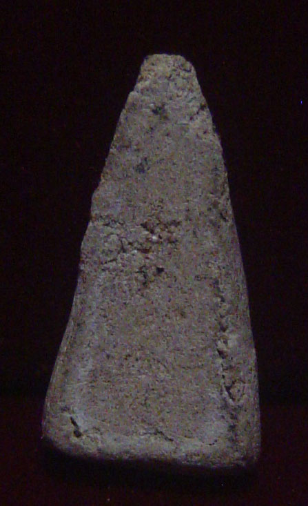 พระพิมพ์นางกำแพงฝังเม็ดทองที่หน้าอกสองก้อนครับ