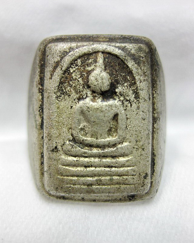 รบกวนใครทราบประวัติแหวนพระสมเด็จบ้างครับ