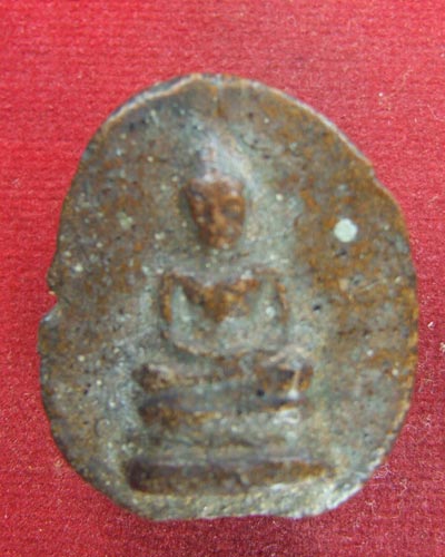 พระเนื้อดินเก่ารบกวนหน่อยค่ะ