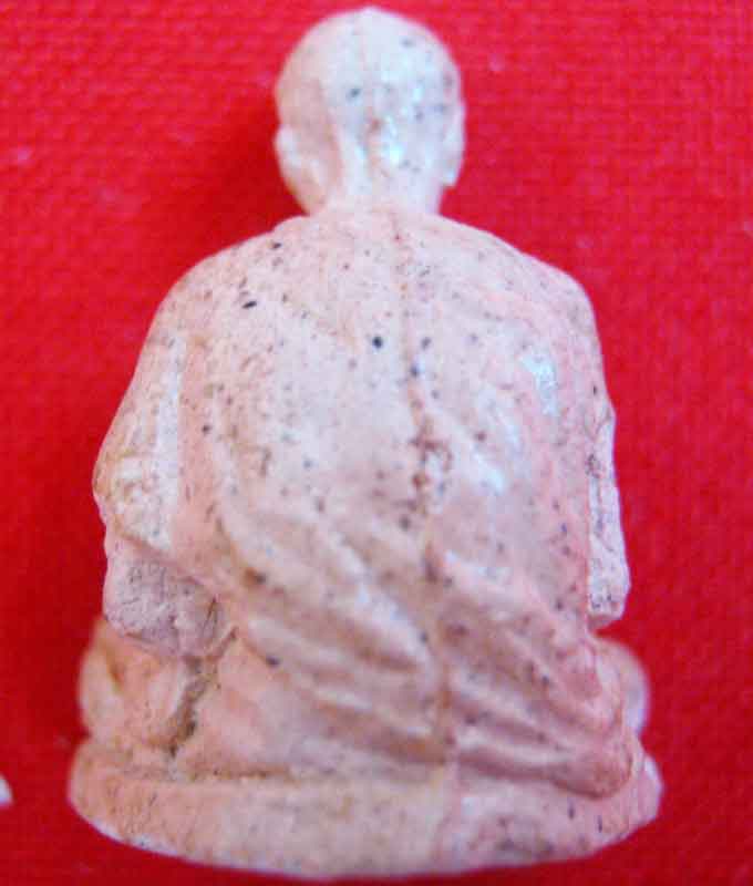 รูปเหมือนเนื้อผง หลวงพ่อเกษม ก้นหนู แท้ใหมครับ ถ้าแท้สร้างปีใหนครับ ราคาเท่าใหร่ครับ