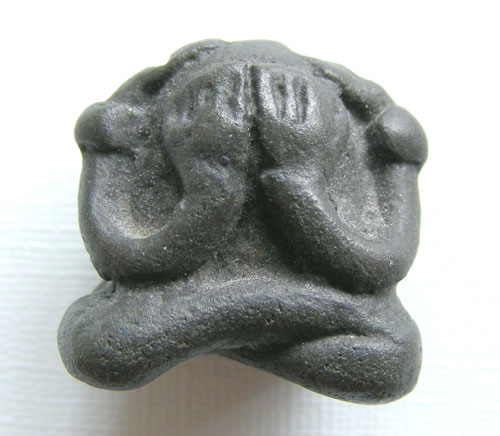 พระปิดตา เนื้อสำริดเก่า  ไม่ทราบที่คับ ดีไหมคับ