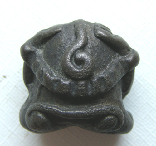 พระปิดตา เนื้อสำริดเก่า  ไม่ทราบที่คับ ดีไหมคับ