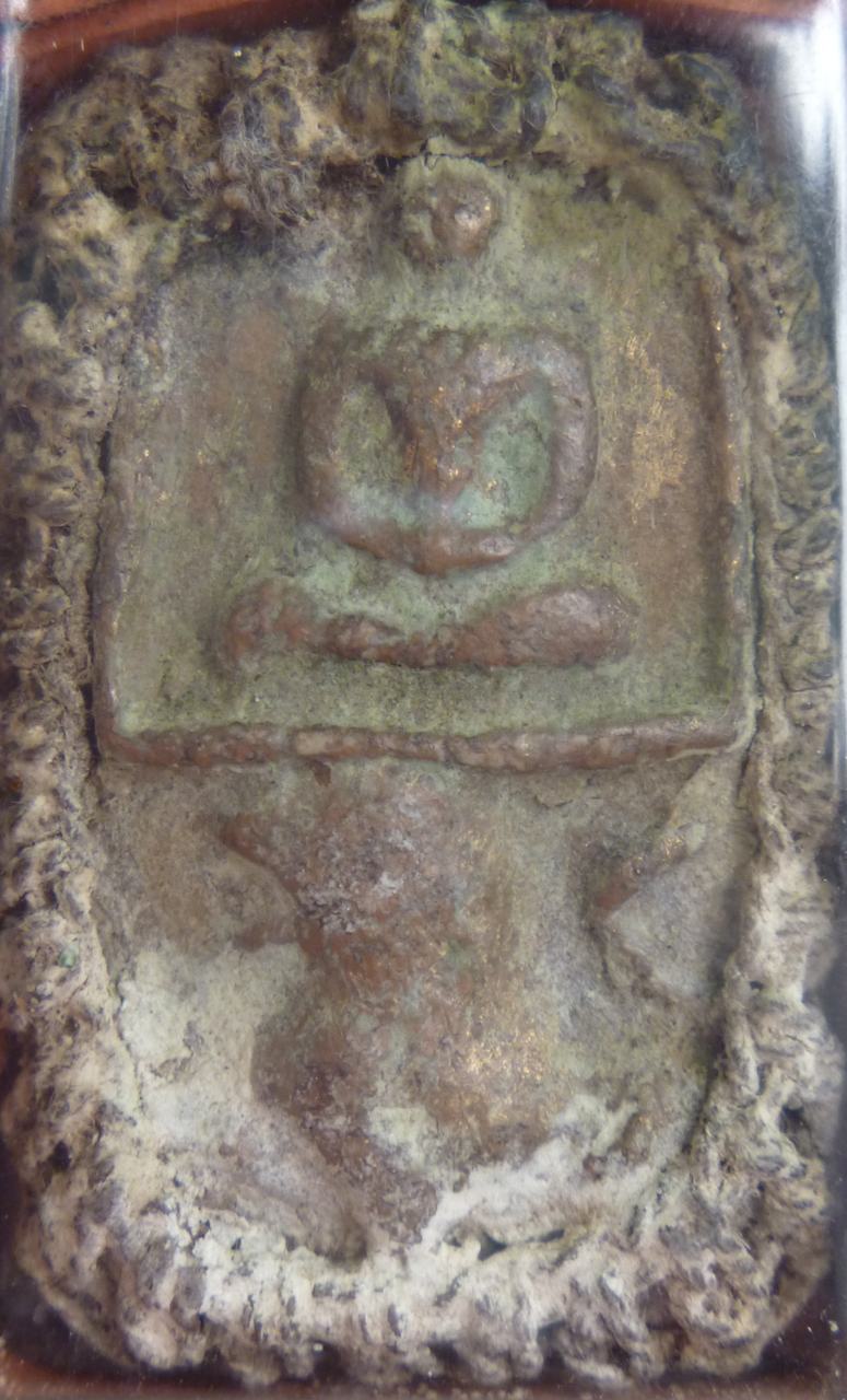 รบกวนช่วยดูพระสององค์นี้ให้หน่อยนะครับ ว่าเป็นพระอะไรและเป็นของที่ใด