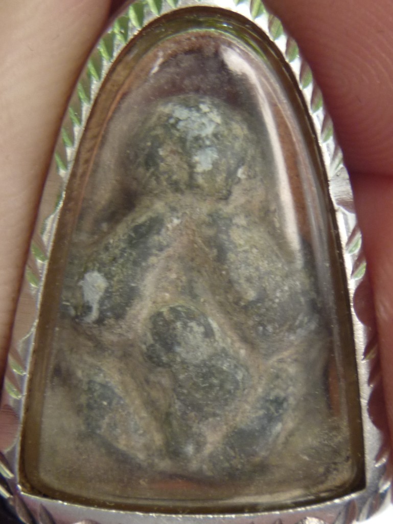 รบกวนช่วยดูพระสององค์นี้ให้หน่อยนะครับ ว่าเป็นพระอะไรและเป็นของที่ใด