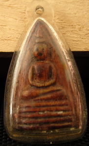 พระอะไรค่ะ รบกวนผู้รู้ช่วยด้วยค่ะ