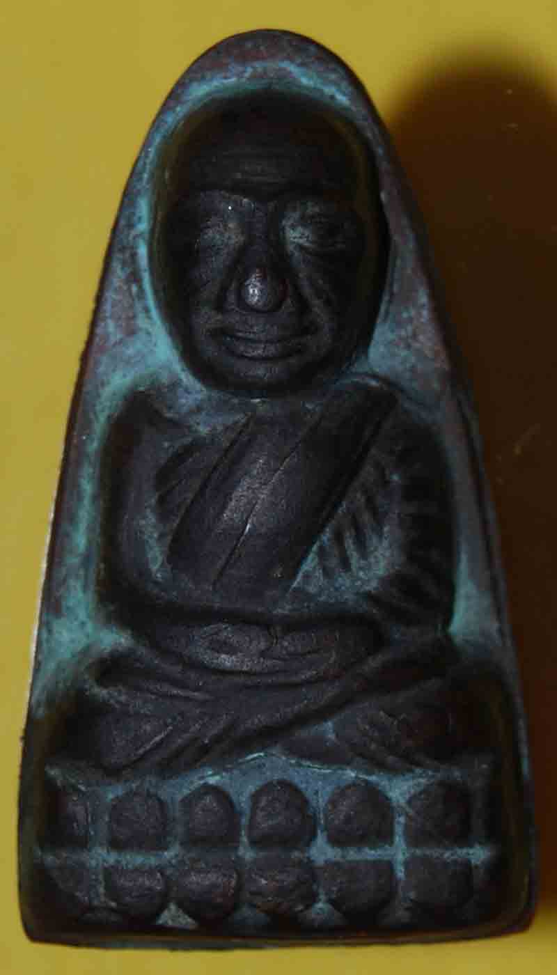 หลวงปู่ทวด พิมพ์ใหญ่ หลังเตารีดปี 05 (แท้หรือไม่แท้) ถ้าแท้ต้องการปล่อยครับ (ร้อนเงินพอสมควร)