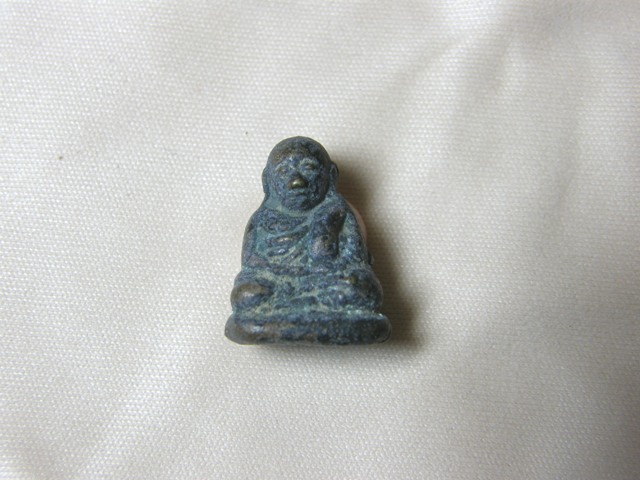 หลวงพ่อเงินรุ่นใหนครับ แท้หรือเปล่าครับ