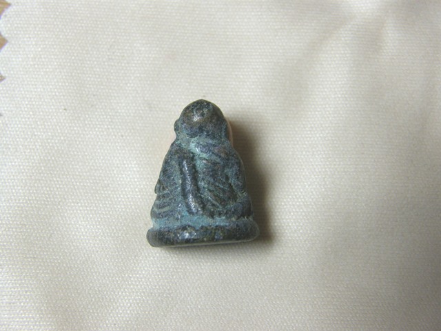 หลวงพ่อเงินรุ่นใหนครับ แท้หรือเปล่าครับ