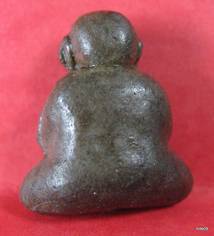 พระปิดตา 2 องค์ น่าจะเป็นภาคอิสาน