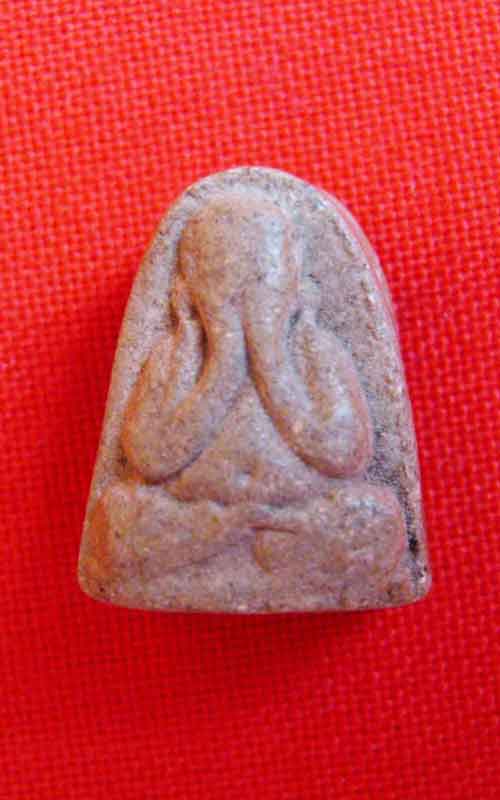 ใช่ปิดตา หลวงปู่สี หรือเปล่าครับ