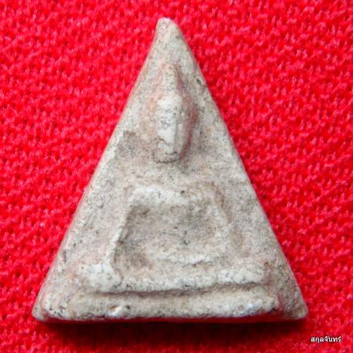 พระผงนางพญาครับ