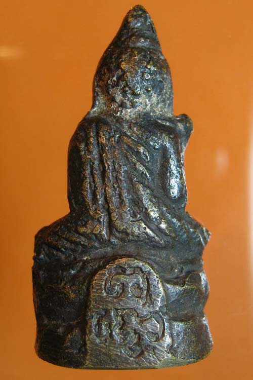 ช่วยดูพระกริ่งองค์นี้ด้วยครับเป็นพระเกจิรูปไหนสร้าง