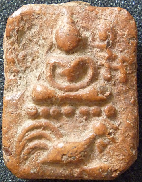 พระเนื้อดินเผ่า หลวงพ่อปาน ทรงไก่หาง3เส้น