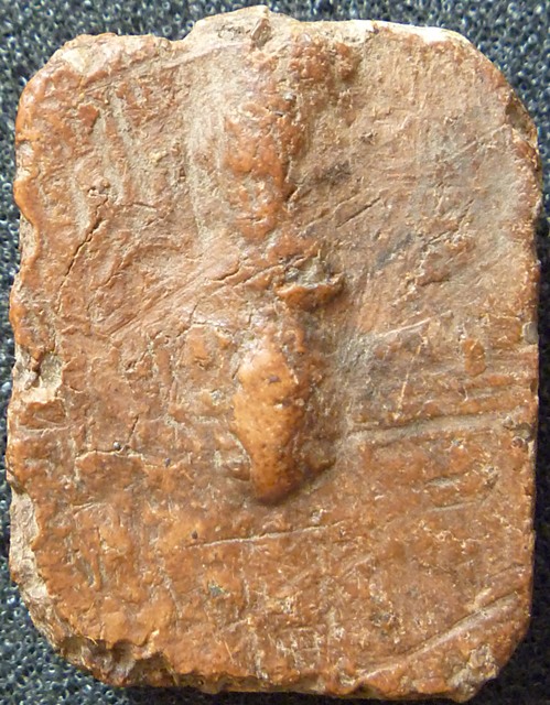 พระเนื้อดินเผ่า หลวงพ่อปาน ทรงไก่หาง3เส้น