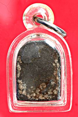 รบกวนสอบถามพระเครื่องครับ อยากทราบว่าพระองค์นี้ ปีไหน วัดอะไร หลวงพ่ออะไรครับ