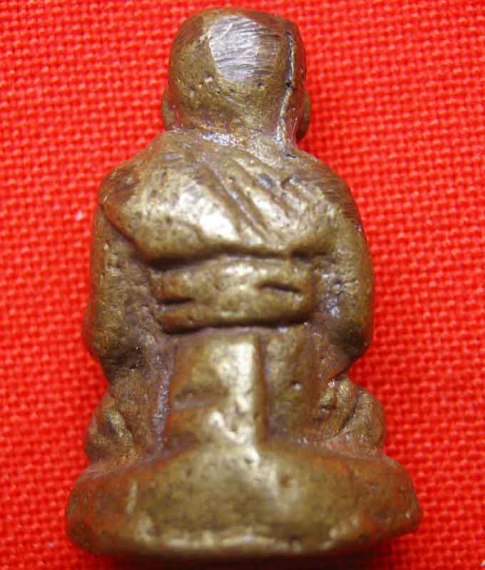 รูปหล่อหลวงพ่ออะใร แท้ใหมครับ ถ้าแท้ราคาเท่าใหร่ครับ