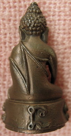 รบกวนช่วยหาที่ให้พระชัยวัฒน์องค์นี้ด้วยครับ.........ขอบคุณครับ