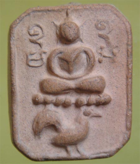 หลวงพ่อปานทรงไก่หางพวง กับ ทรงเม่นครับ