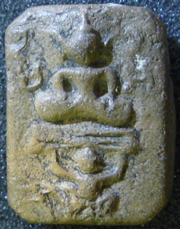 หลวงพ่อปาน ทรงหนุมานแบกแท่น