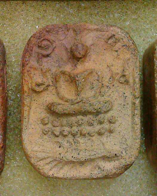 หลวงพ่อปาน ทรงเม่นบัว2ชั้น8จุด รบกวนพี่ๆด้วยนะครับ เพิ่งได้มาใหม่ครับ