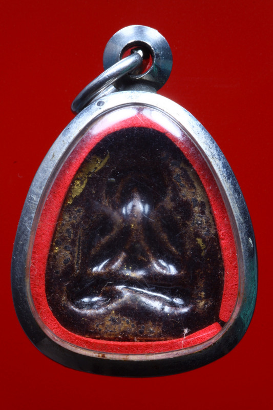 พระปิดตาหลวงพ่อบ๊วยวัดเครือวัลย์ พิมพ์หลังแบบ