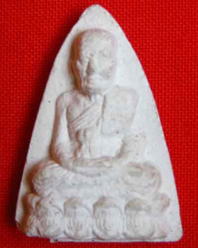 หลวงปู่ทวด หลวงปู่ดู่องค์นี้แท้ใหมครับ ราคาเท่าใหร่ครับ (เคยเห็นหนังสือลงตั้ง2000แนะครับ)