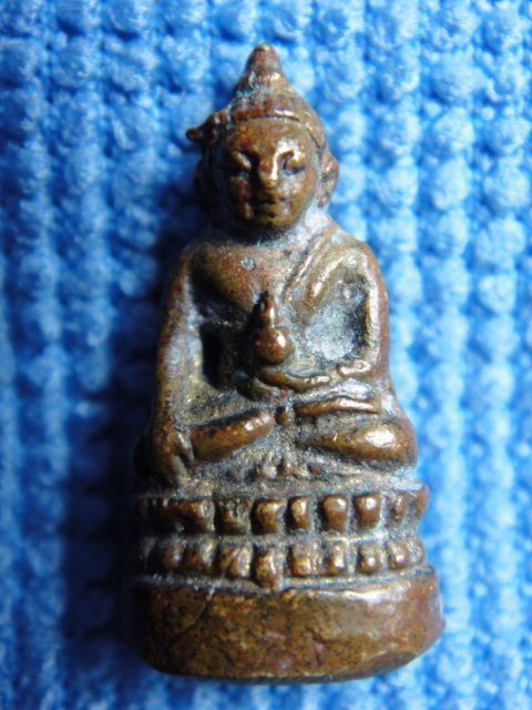 ขอรบกวนท่านผู้รู้ด้วยครับ พระชัยวัฒน์ไม่ทราบเกจิผู้สร้าง แท้มั้ยครับ