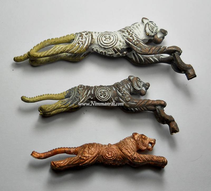 เสือหลวงปู่แย้มรุ่นจันทร์เพ็ญ 3ตัว แลกกับเหรียญหลวงพ่อพูน วัดบ้านแพนครับ