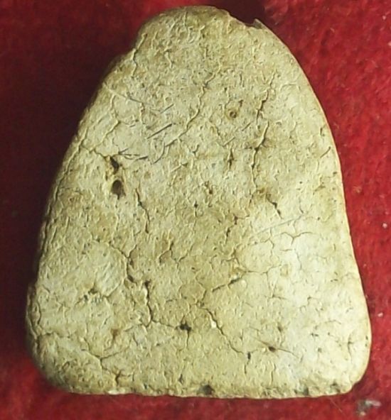 รบกวนเพือนสมาชิกช่ายบอกหน่อยว่าเป็นพระปิดตาเนื้อผง มีเส้นเกศาหลวงพ่อ ไม่ทราบว่าที่ไทน ช่วยบอกผมหน่อย