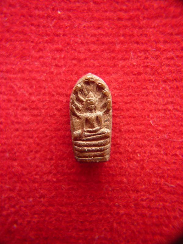 พระนาคปรกไม่ทราบว่า.."เกจิ"..ท่านใดสร้างครับ..ขอข้อมูลผู้รู้เมตตาหน่อยครับ...