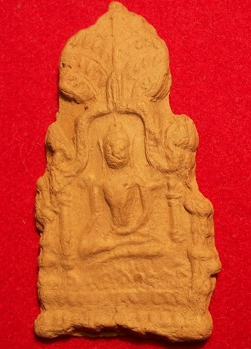 พระเนื้อดินซุ้มร่มโพธิ์ หลังยันต์องค์นี้ แท้ใหมครับ ที่ใหนครับ