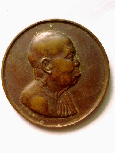 ขอรบกวนนิด1ครับพี่ผมอยากทราบประวัติพระองค์นี้น่ะครับ