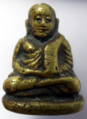 ขอรบกวนอีกองค์ครับรูปหล่อหวงพ่อเงิน พิมพ์นิยม แท้ไหมบอกหน่อยครับ